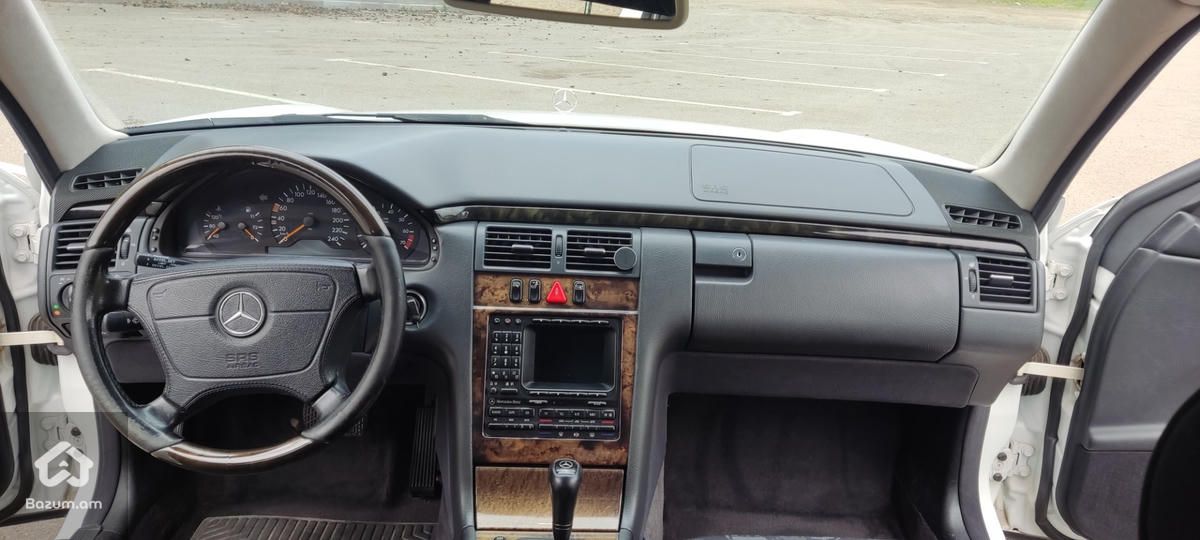 Mercedes-Benz E-Class W210 - image 38