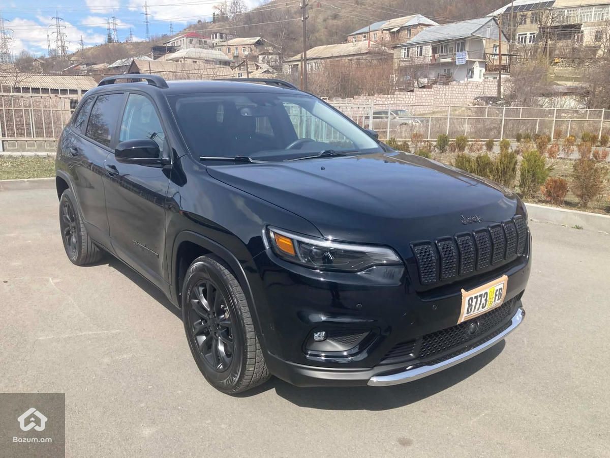 2023 Jeep Cherokee, Altitude Lux 4x4 - image 4