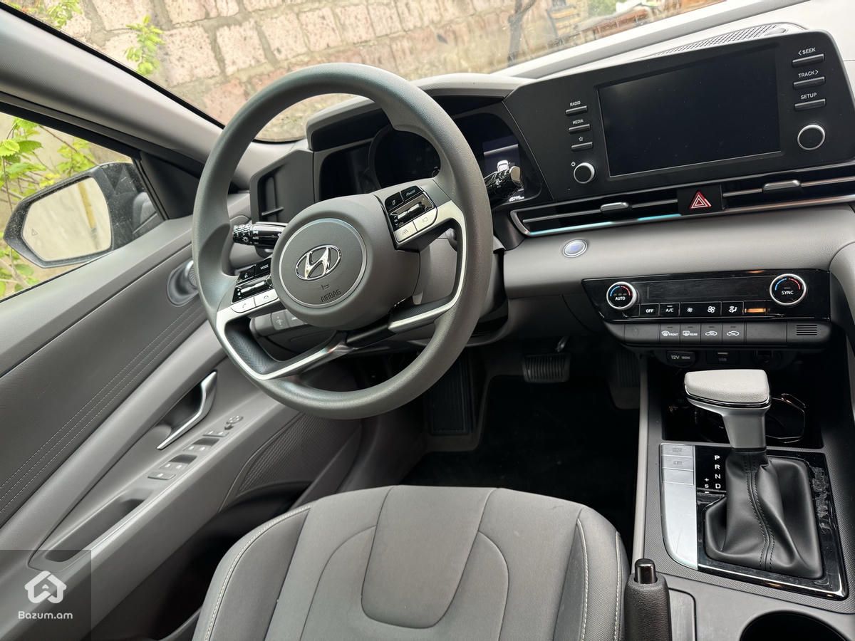 Hyundai Elantra 2023 Sel  - image 17