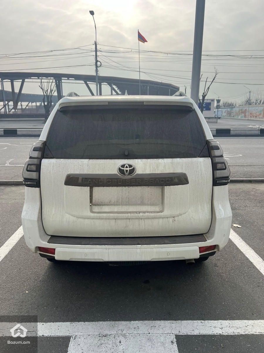 Toyota Land Cruiser Prado 2022 - image 3