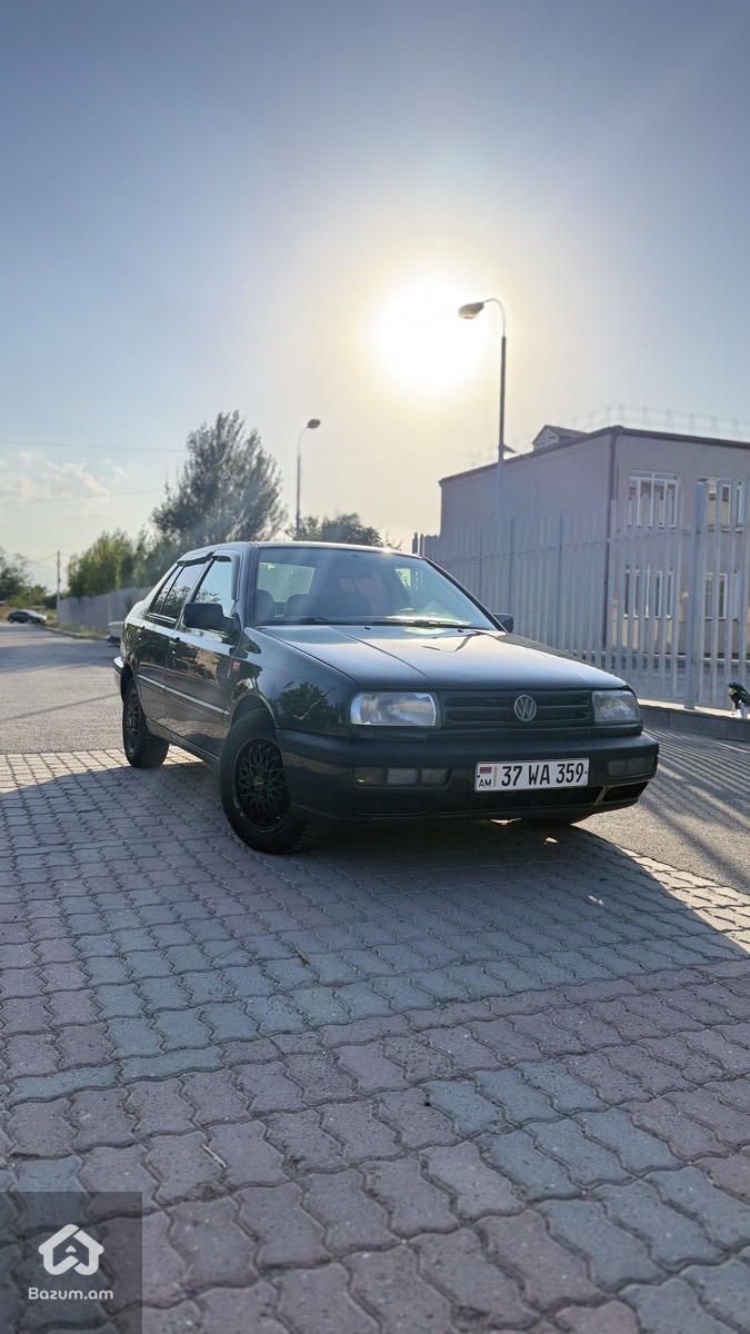 Volkswagen Vento 1994 - image 2