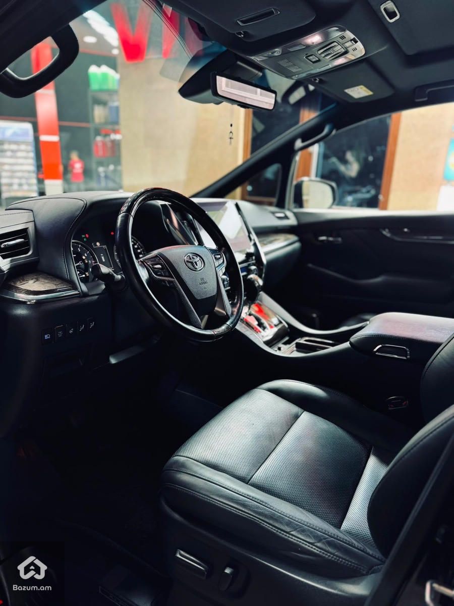 Toyota Alphard 2022 - image 9