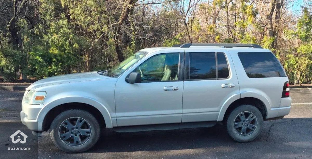 2010 Ford Explorer, 4.0L, all wheel drive, gas - image 3
