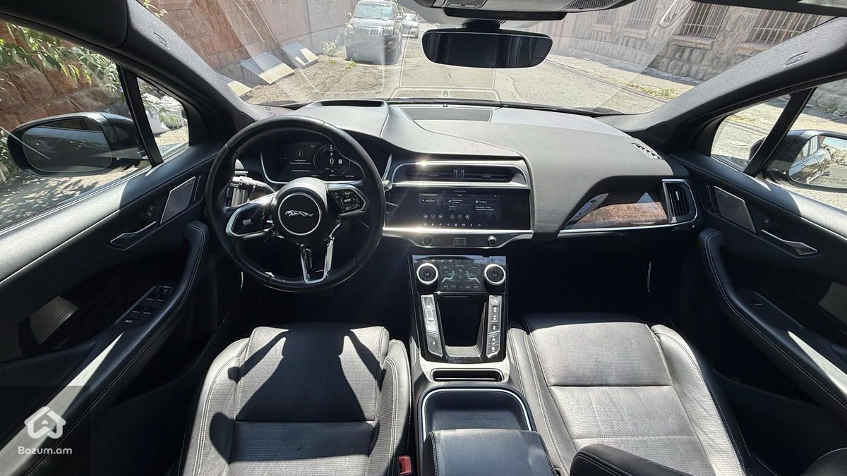 Jaguar I-Pace EV 400 - image 6