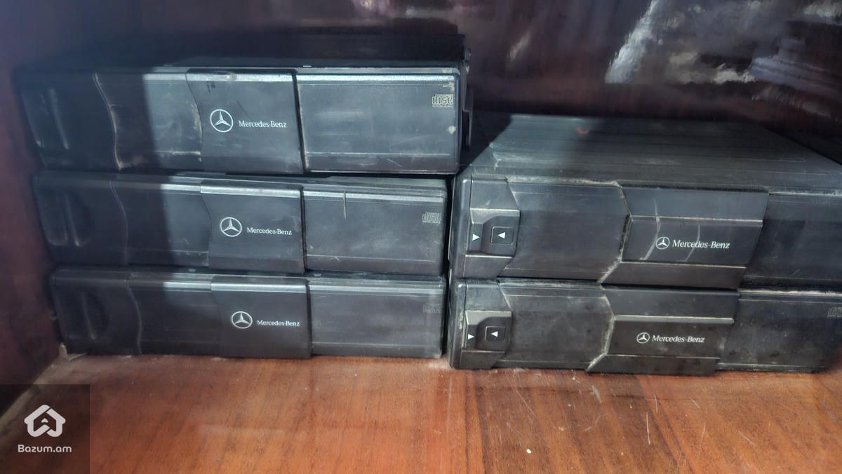 Mercedes cd changer - image 1