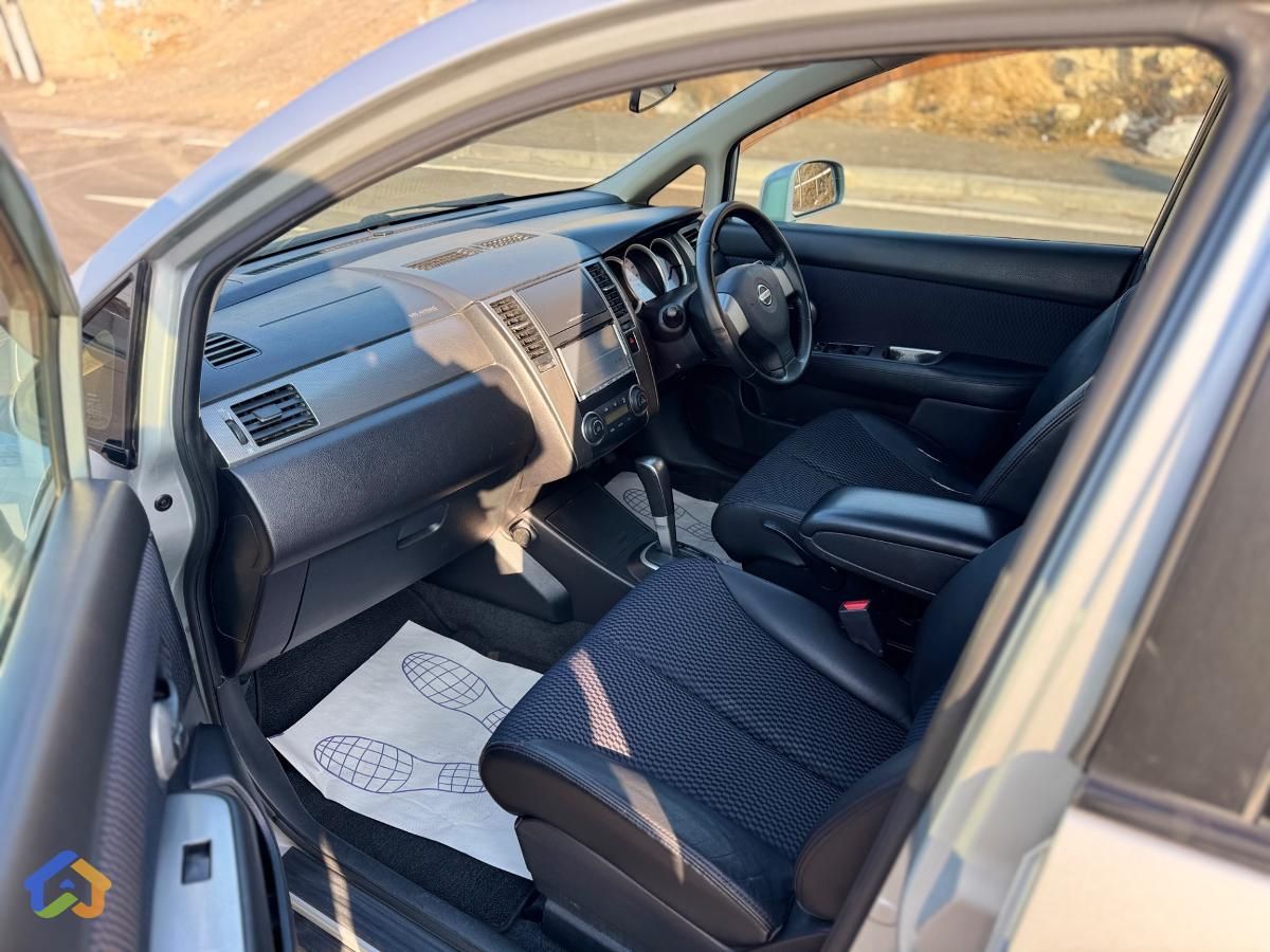 Nissan Tiida - image 12