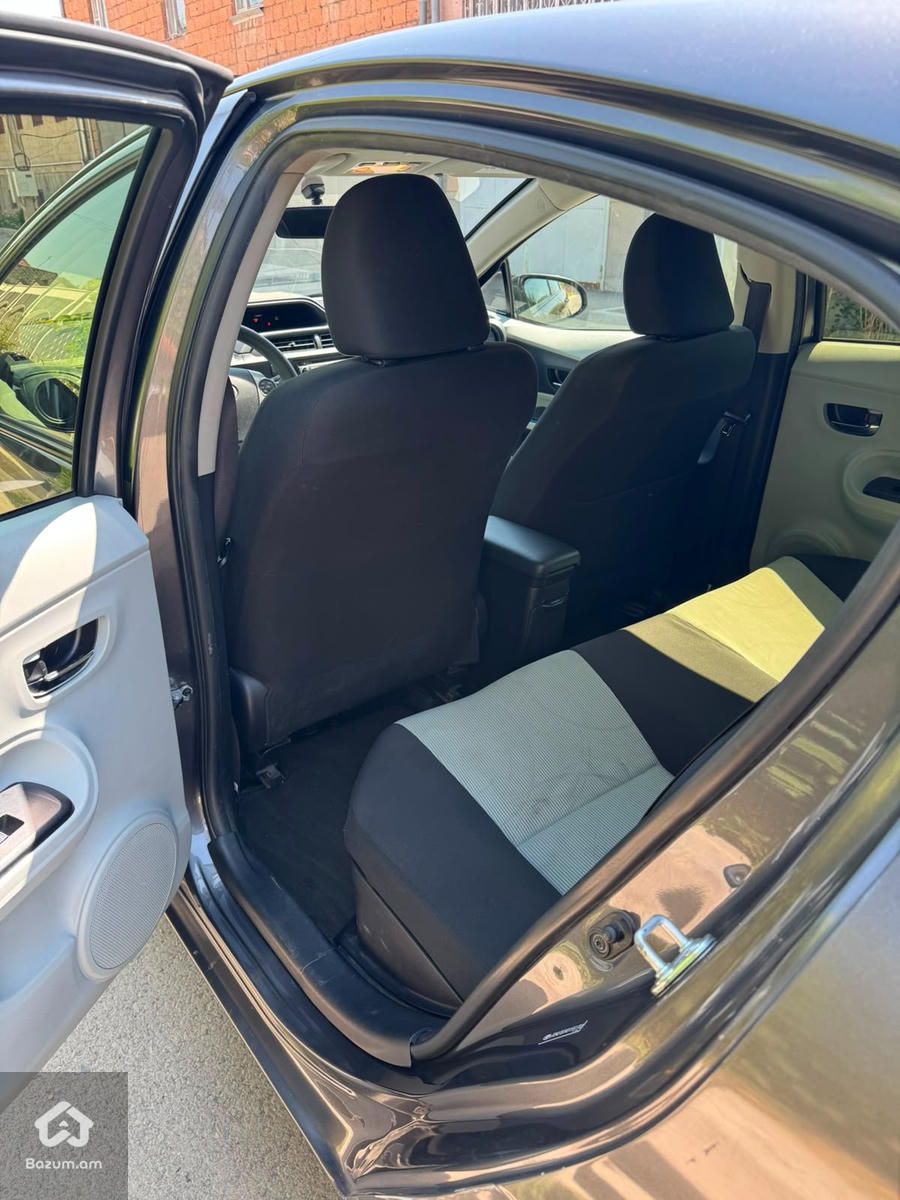 Toyota Prius 2013 - image 17