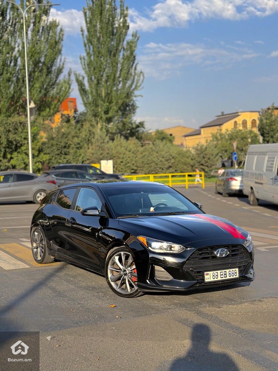 Hyundai Veloster - image 1