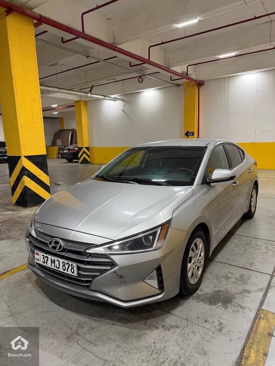 Hyundai Elantra - image 1