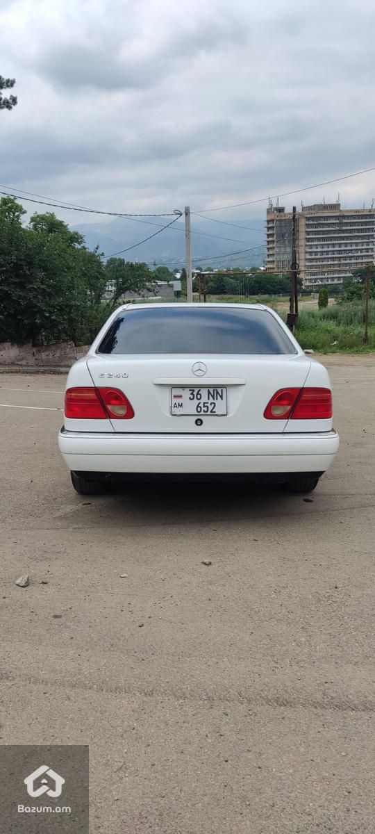 Mercedes-Benz E-Class W210 - image 7