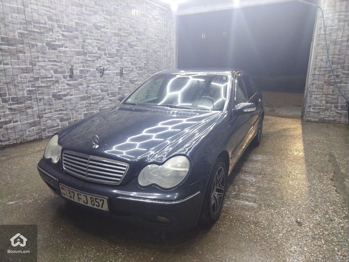 Mercedes-Benz 180 2001 - image 2