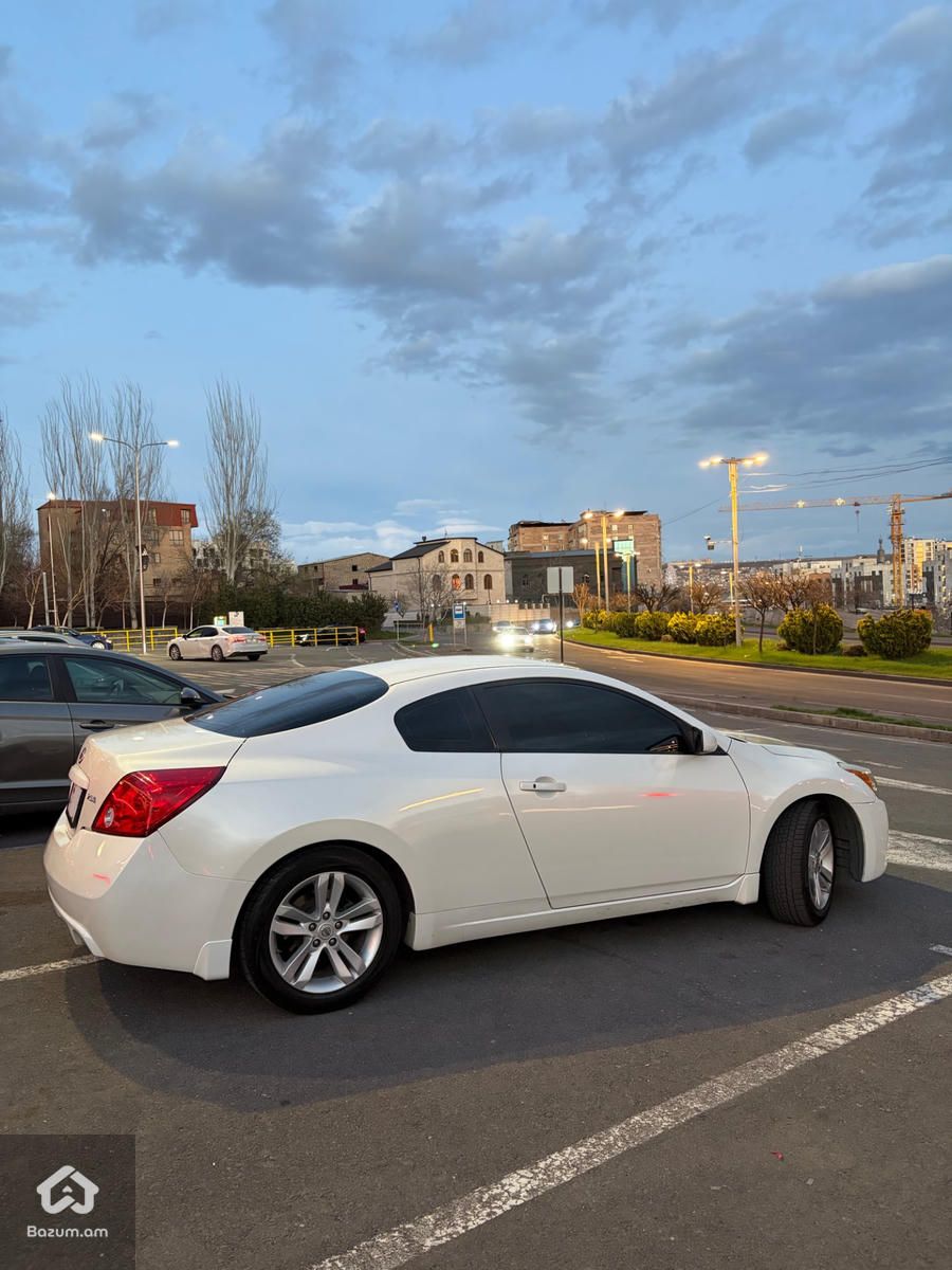 Nissan Altima Coupe 2013 - image 3