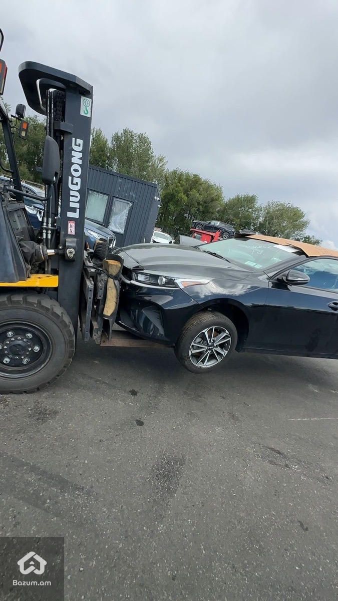 Kia Forte LXS - image 3