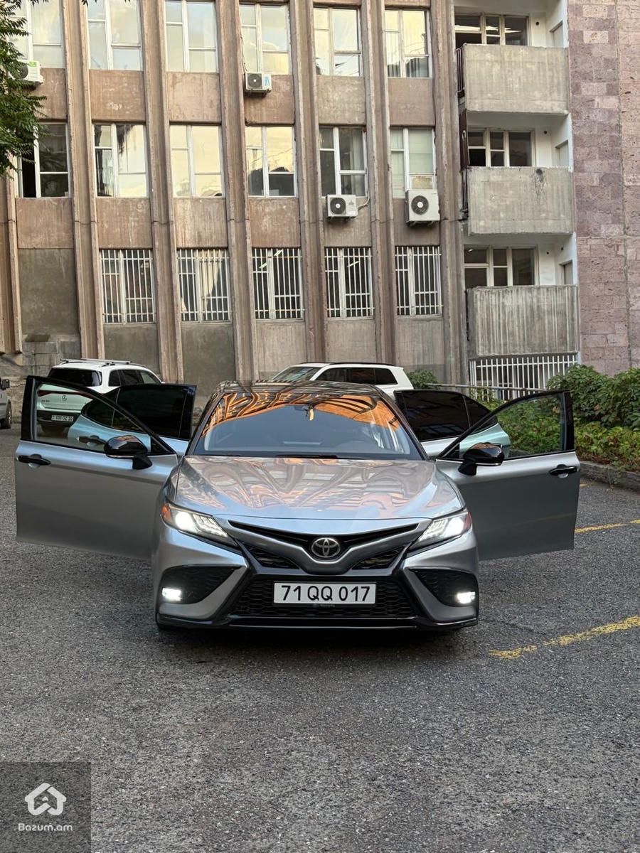 Toyota Camry 2021 - image 1