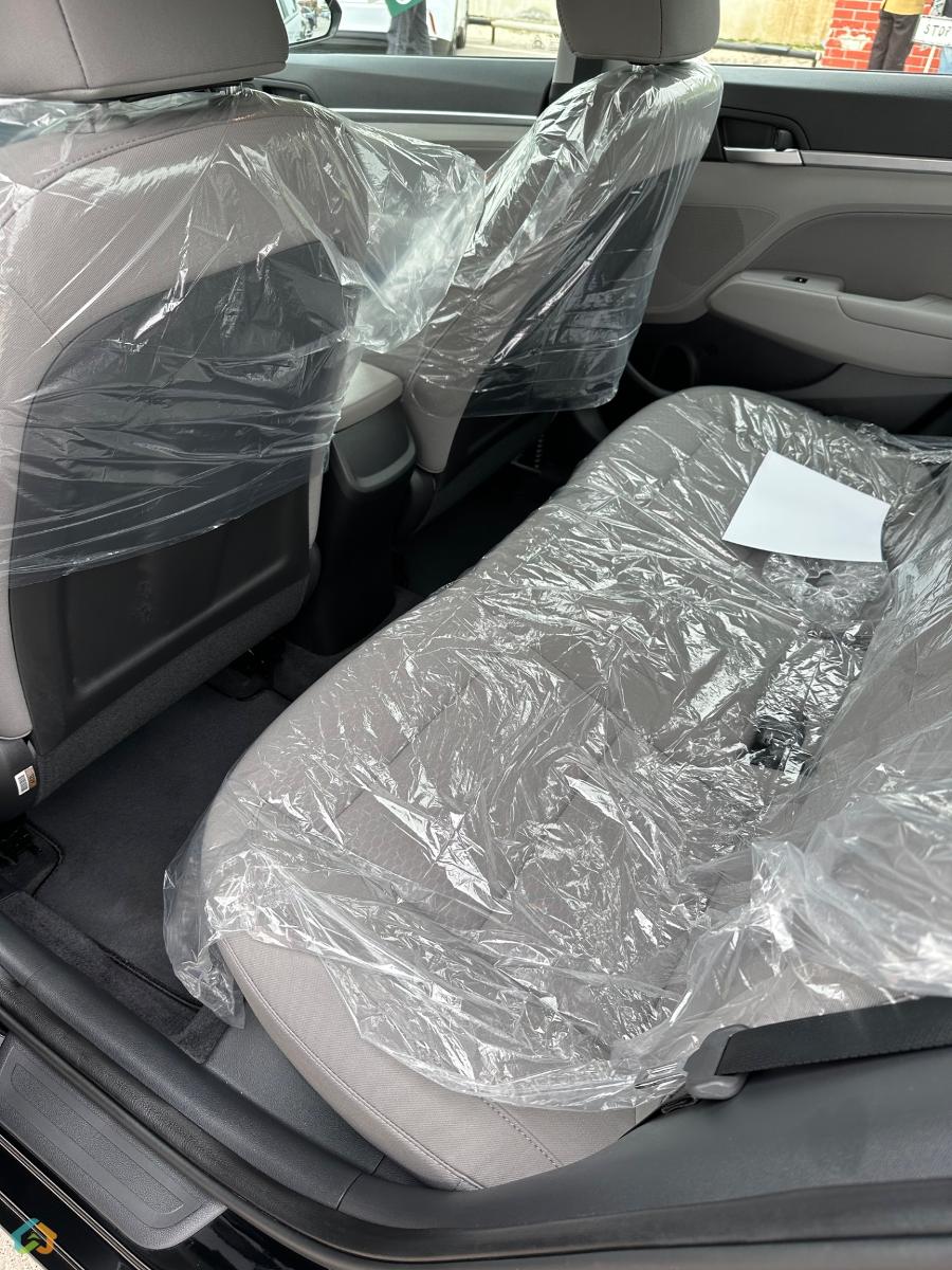 Hyundai Elantra - image 8