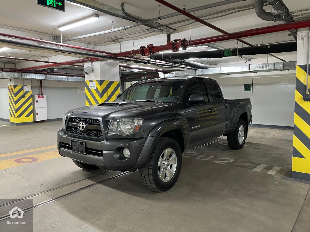Toyota Tacoma Pickup 2011 - image 1