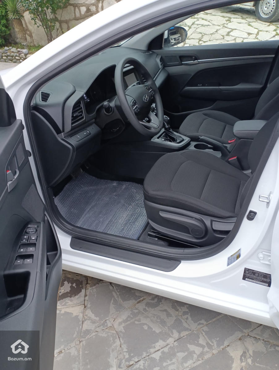 Hyundai Elantra - image 9