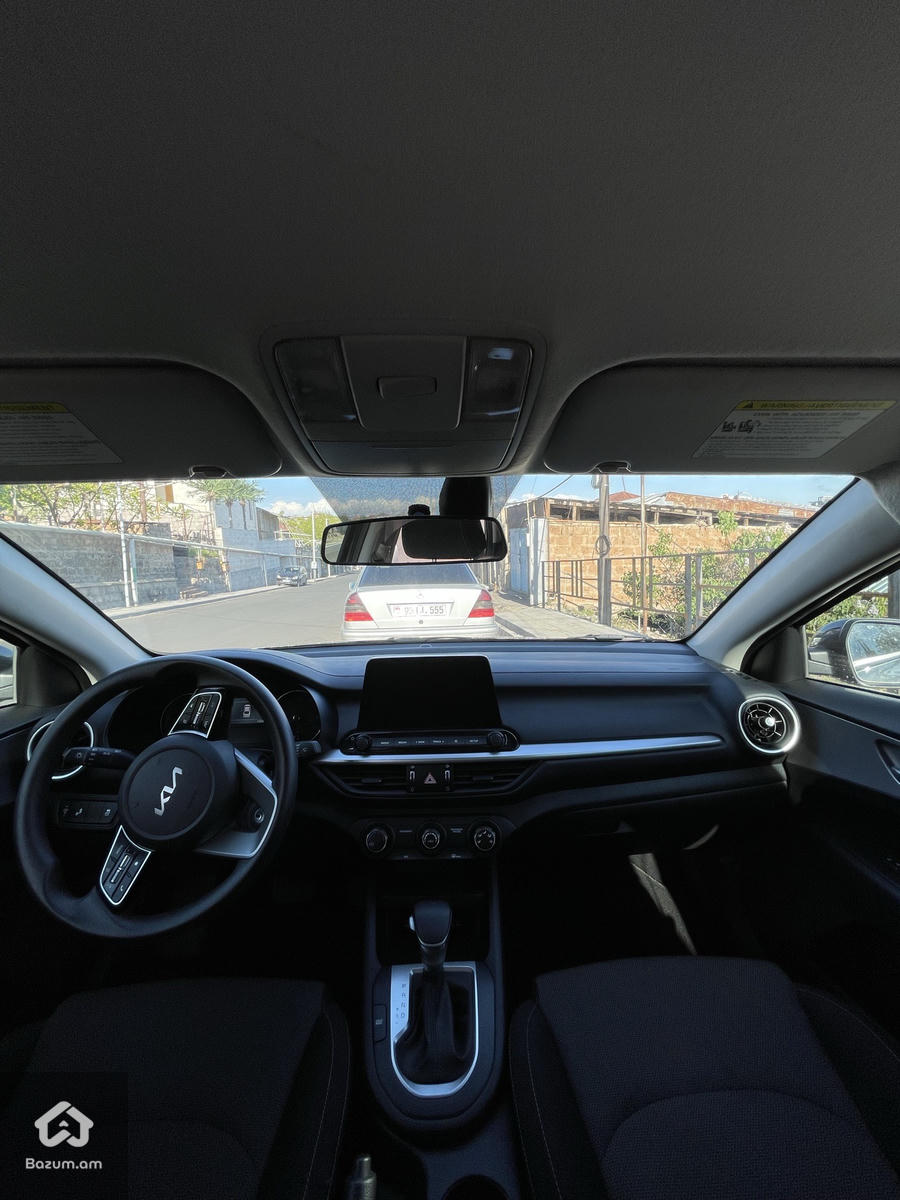 Kia Forte - image 13