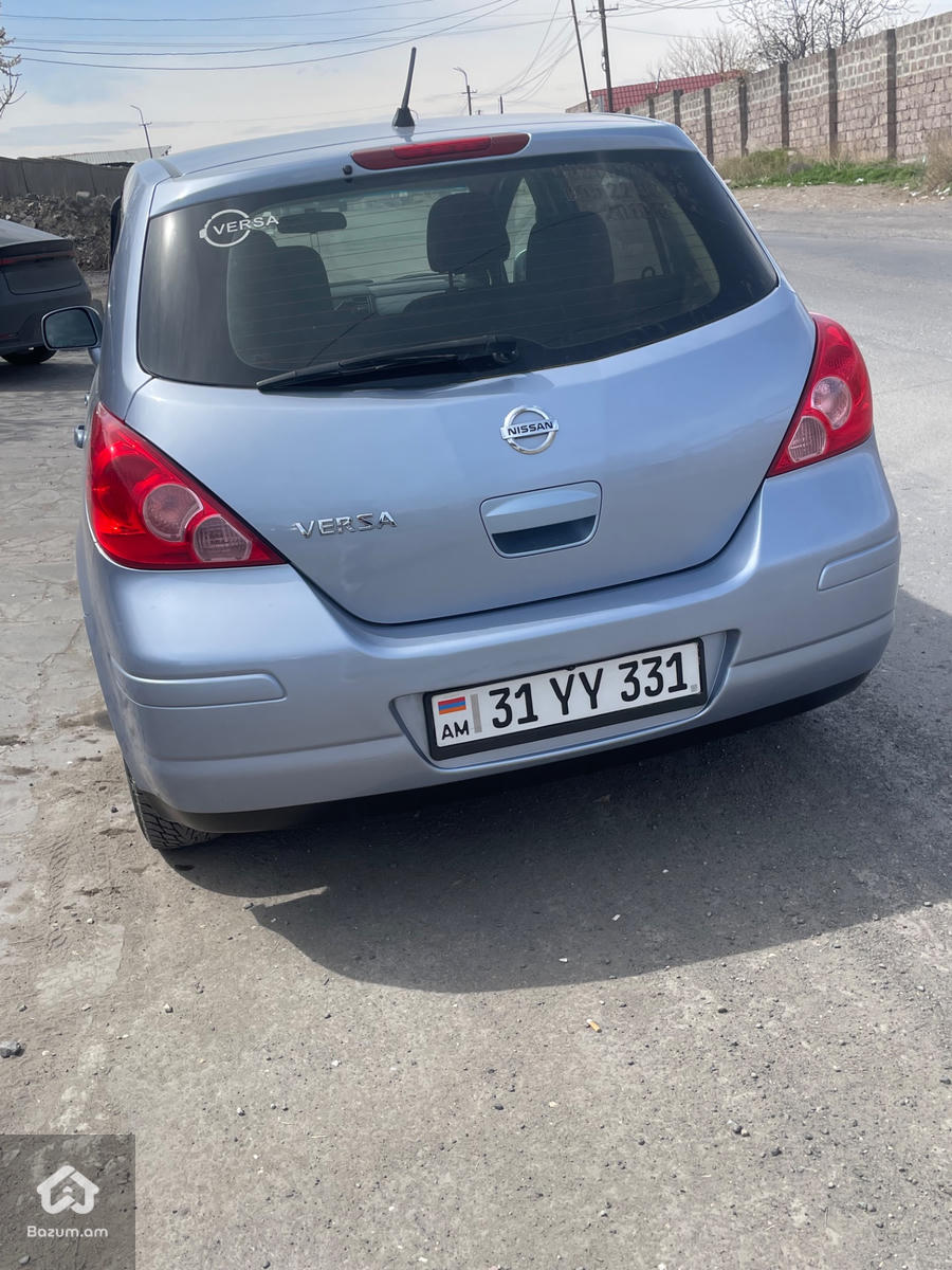 Nissan Versa - image 5