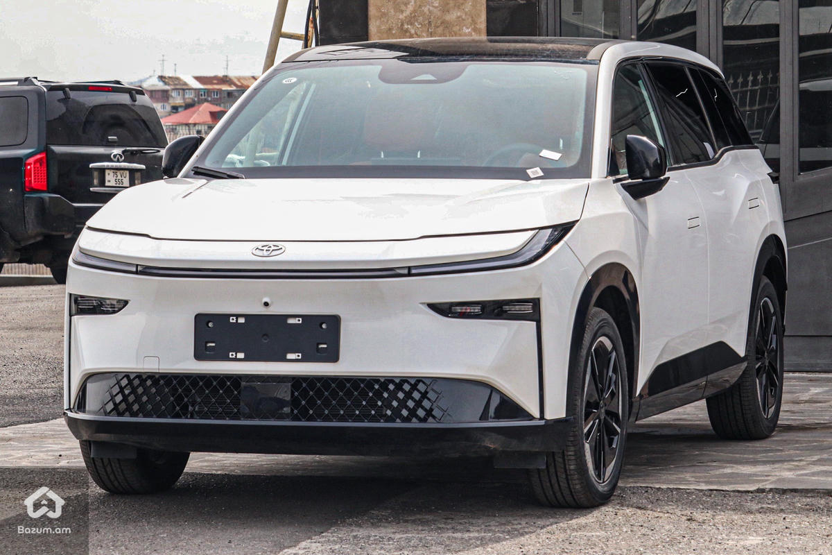 Toyota BZ3X - image 9