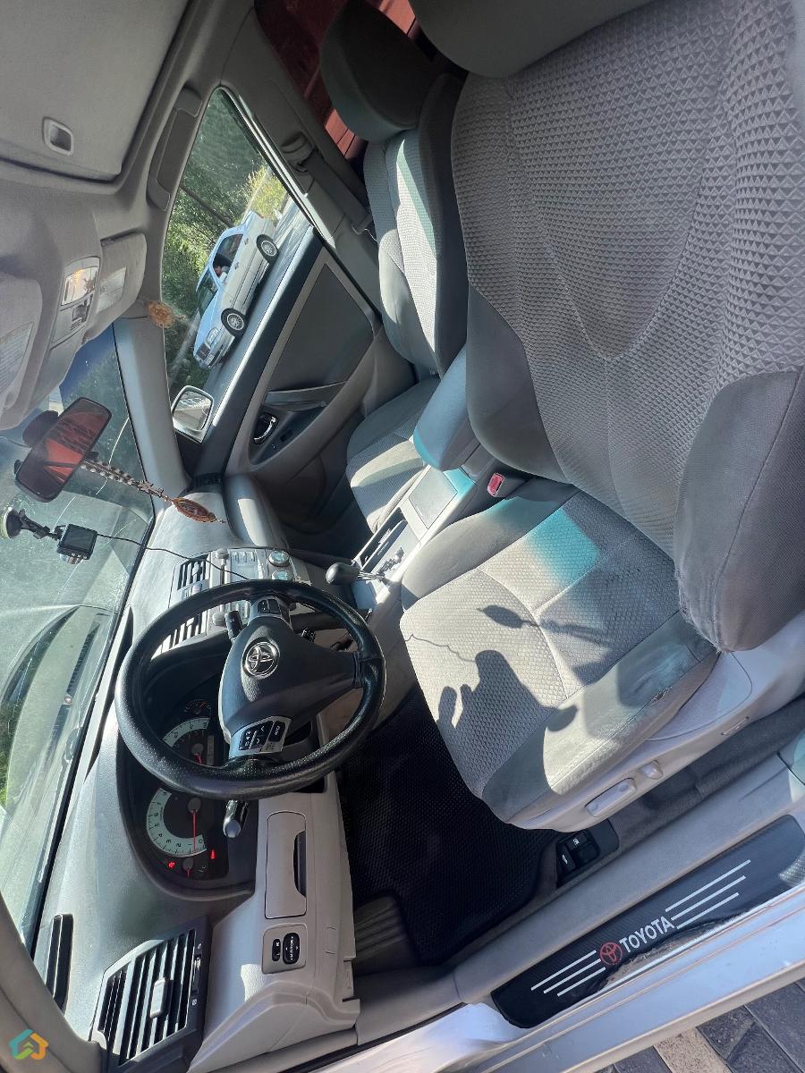 Toyota Camry SE - image 10