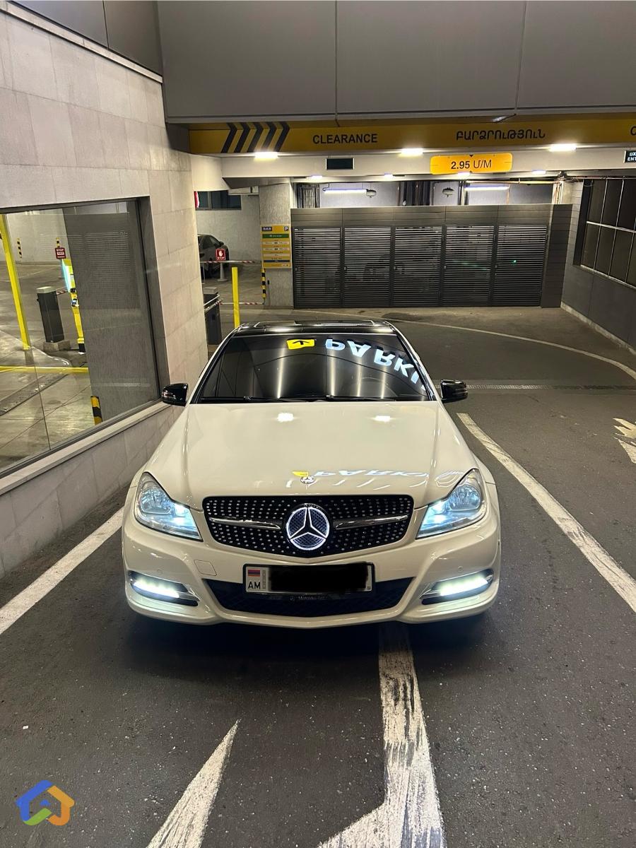 Mercedes Benz C300 - image 1