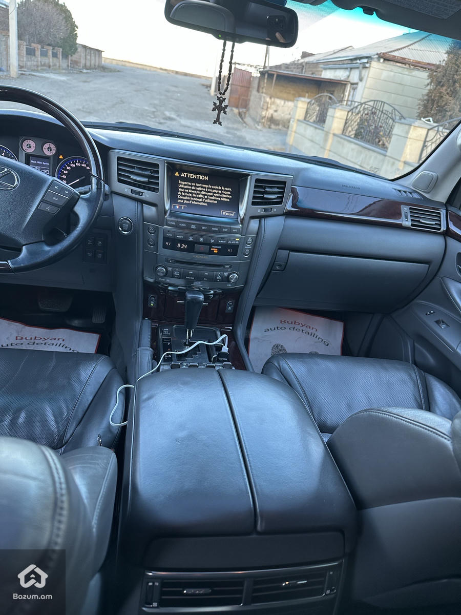 Lexus LX570 - image 3