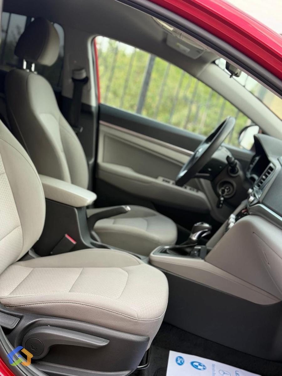 Hyundai Elantra Sel - image 9