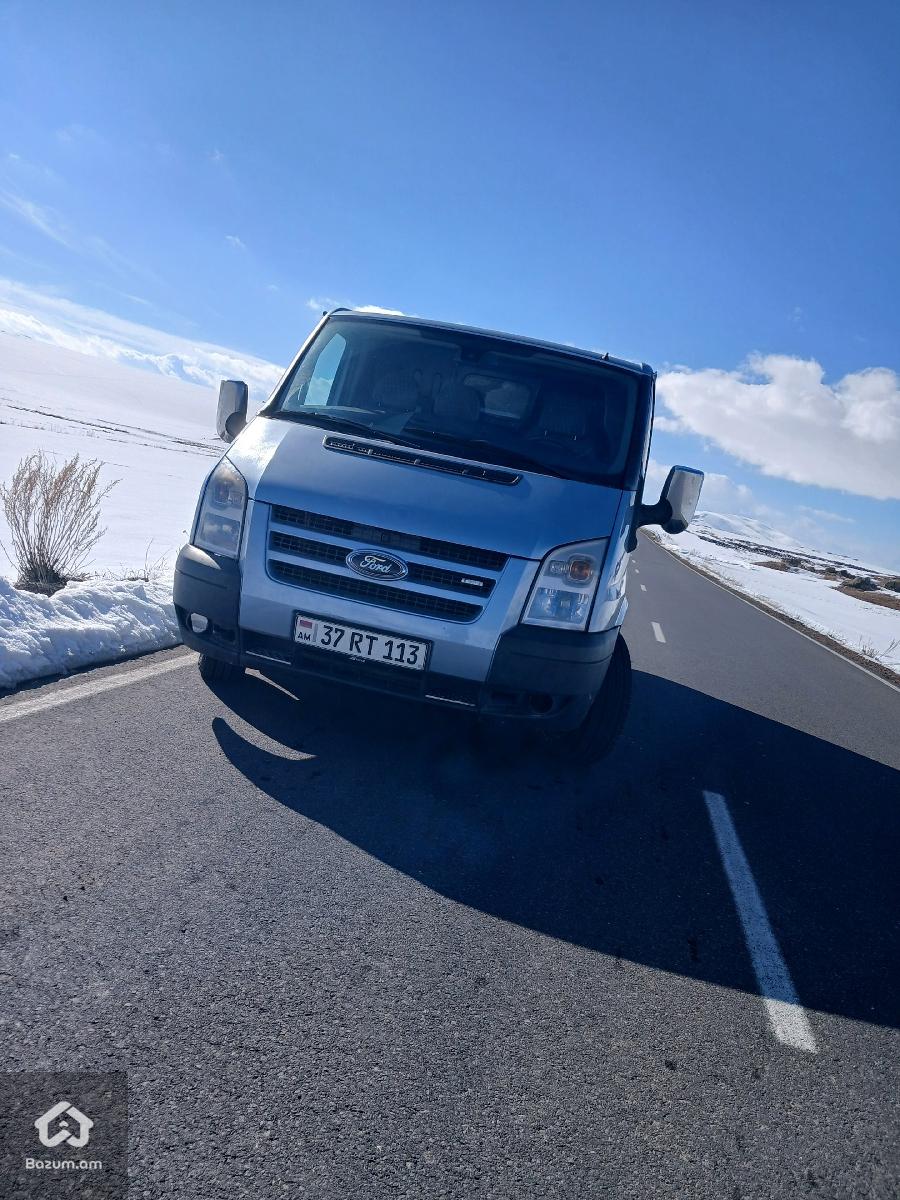 Ford Transit - image 8