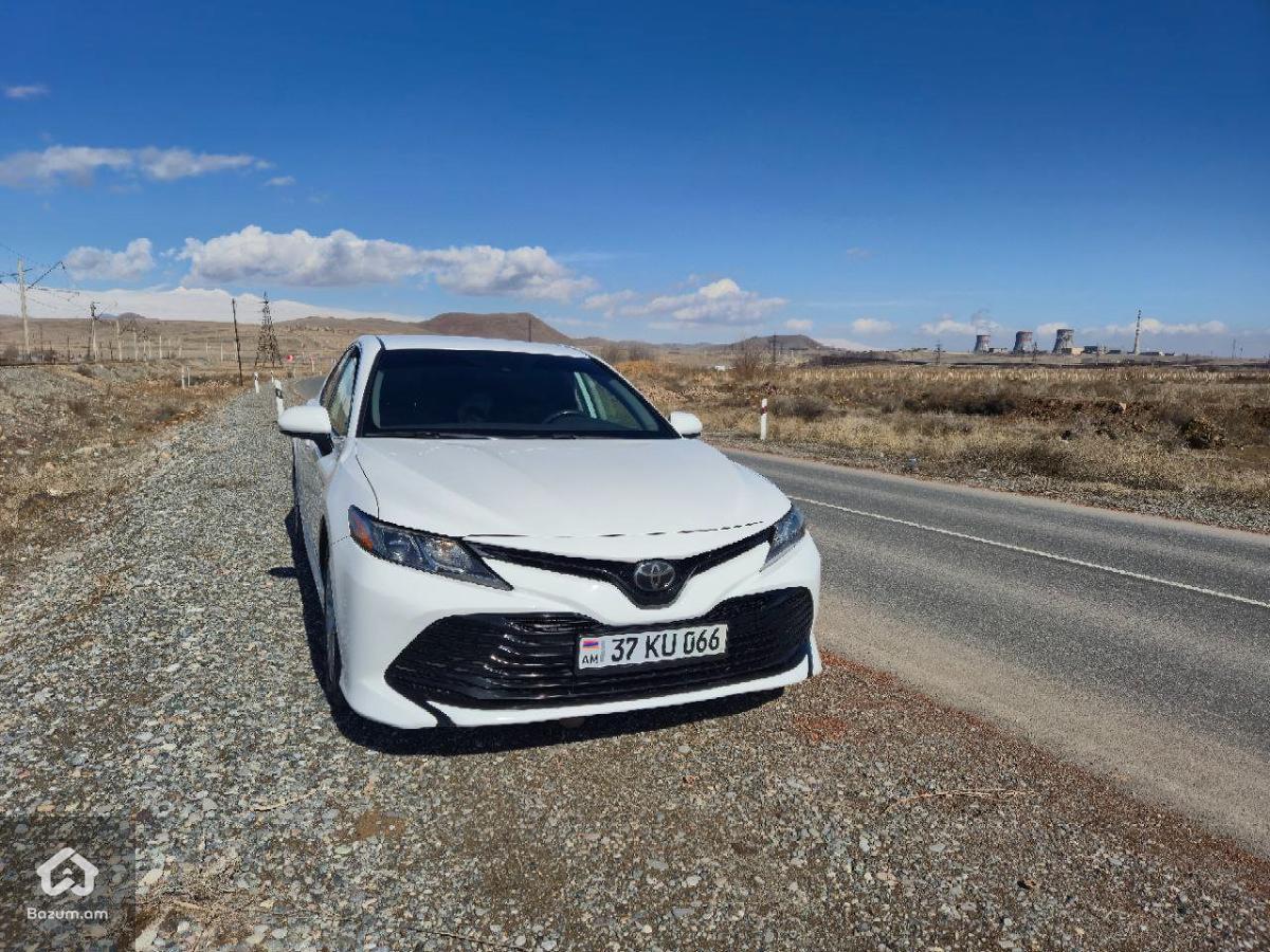 Toyota Camry 2020 - image 2