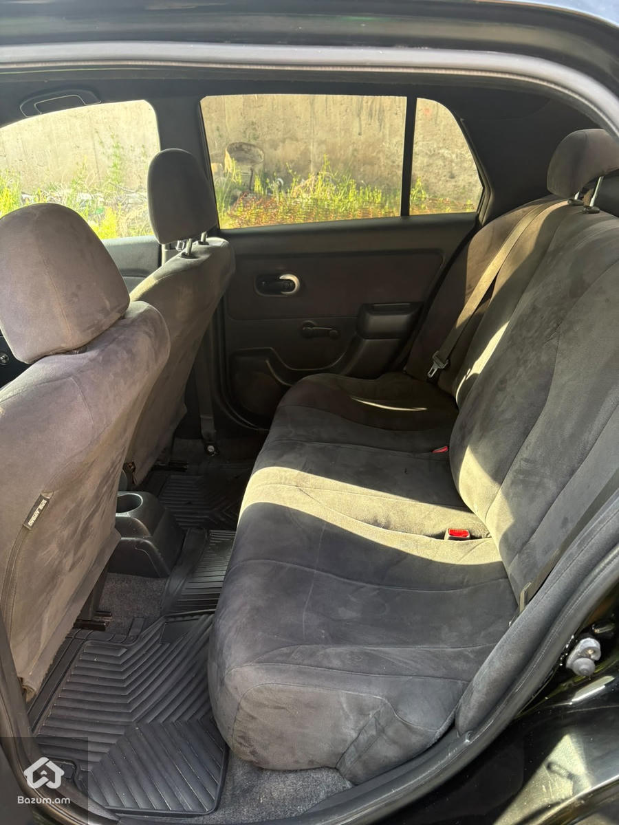 Nissan Versa - image 12