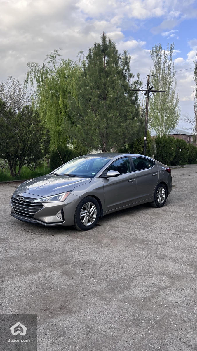 Hyundai Elantra - image 3