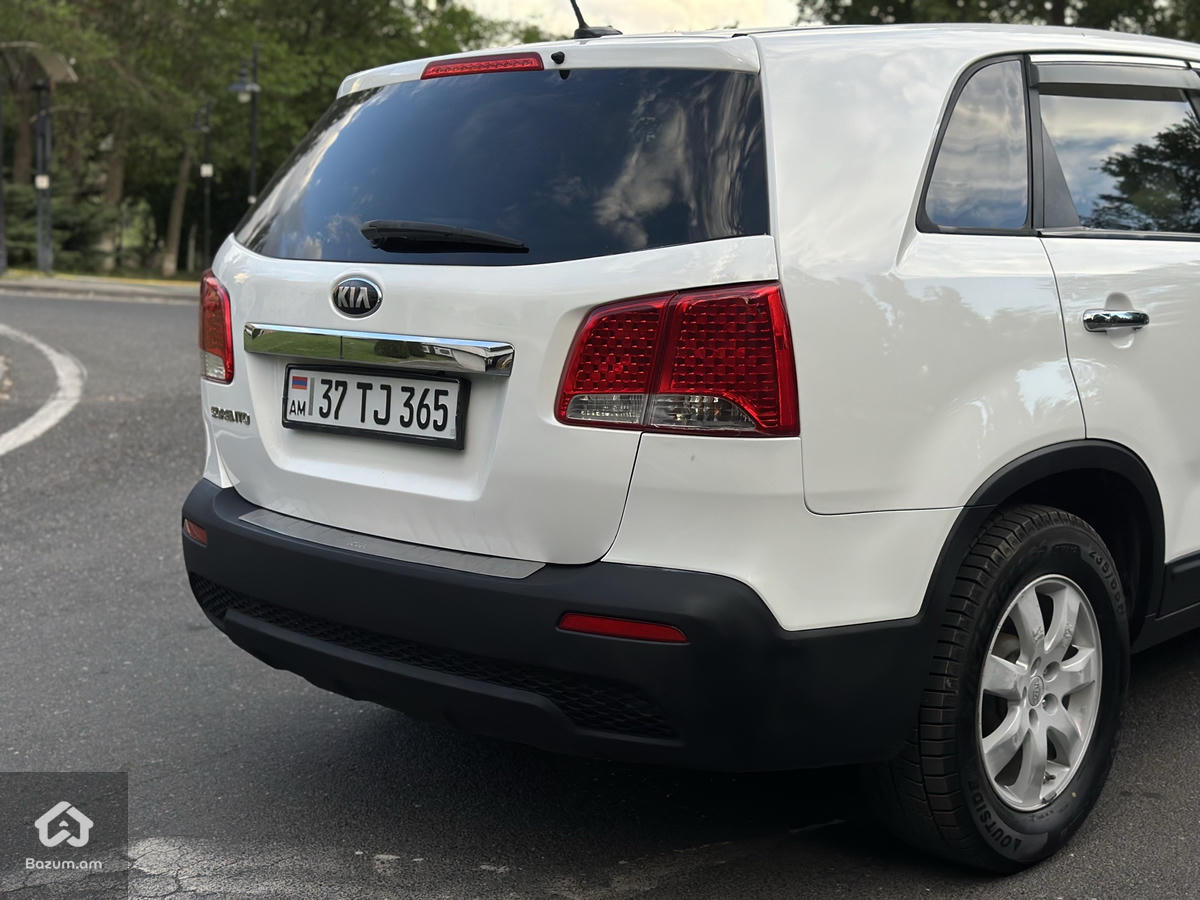 kia Sorento - image 8