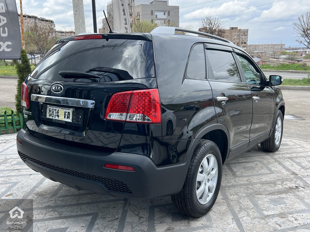 Kia Sorento 2011 - image 4