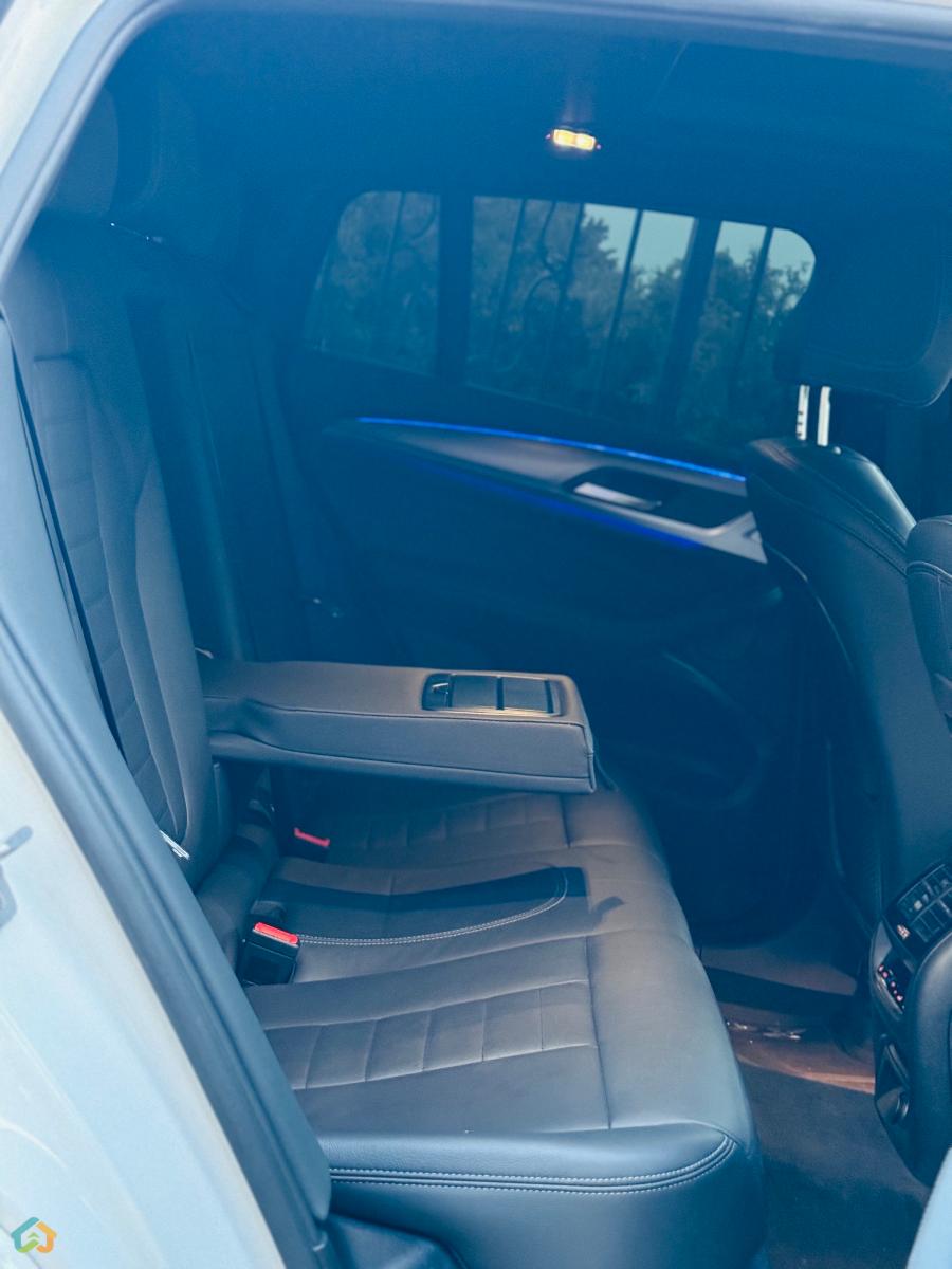 Bmw X4 M Competition - image 11