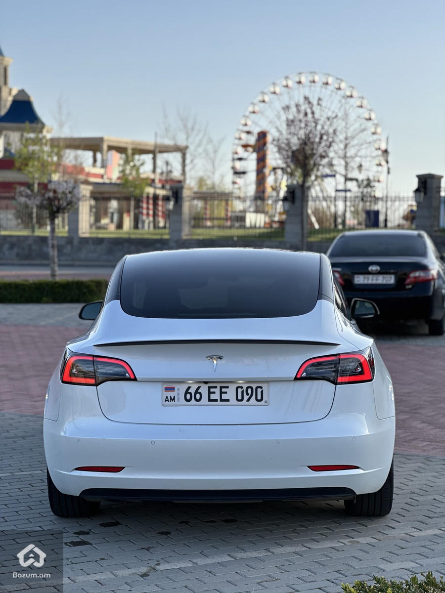 Tesla model 3 - image 5