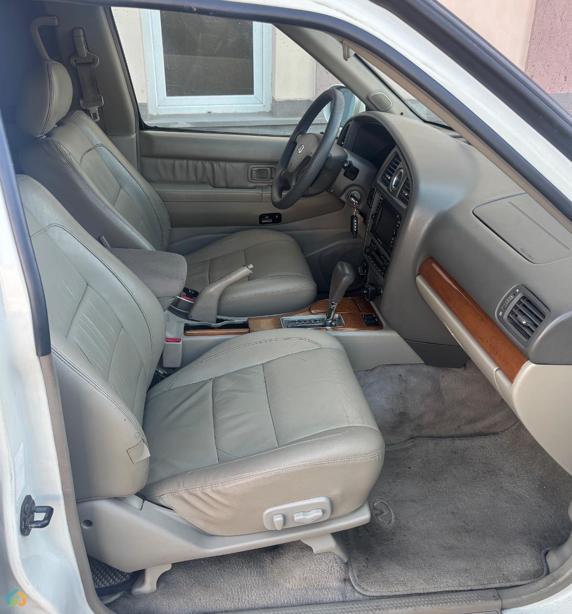 Infiniti QX4 - image 6