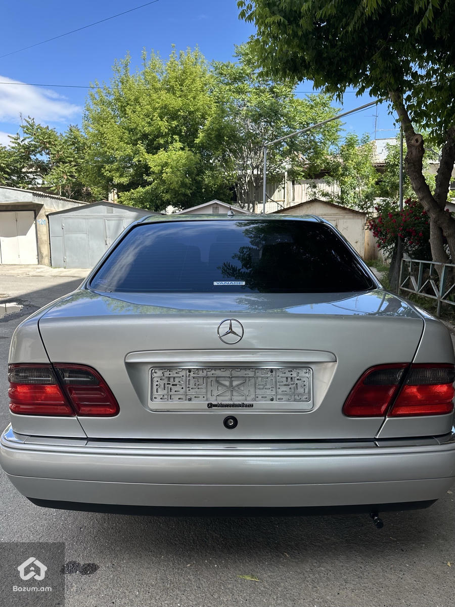 Mercedes E240 Japan - image 6