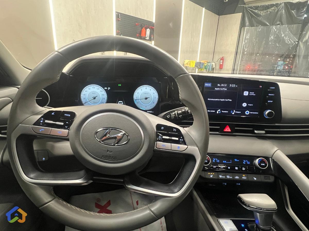 Hyundai Elantra Sel Plus - image 17