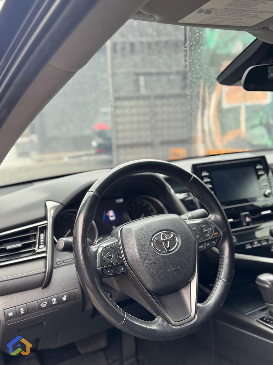 Toyota Camry - image 7