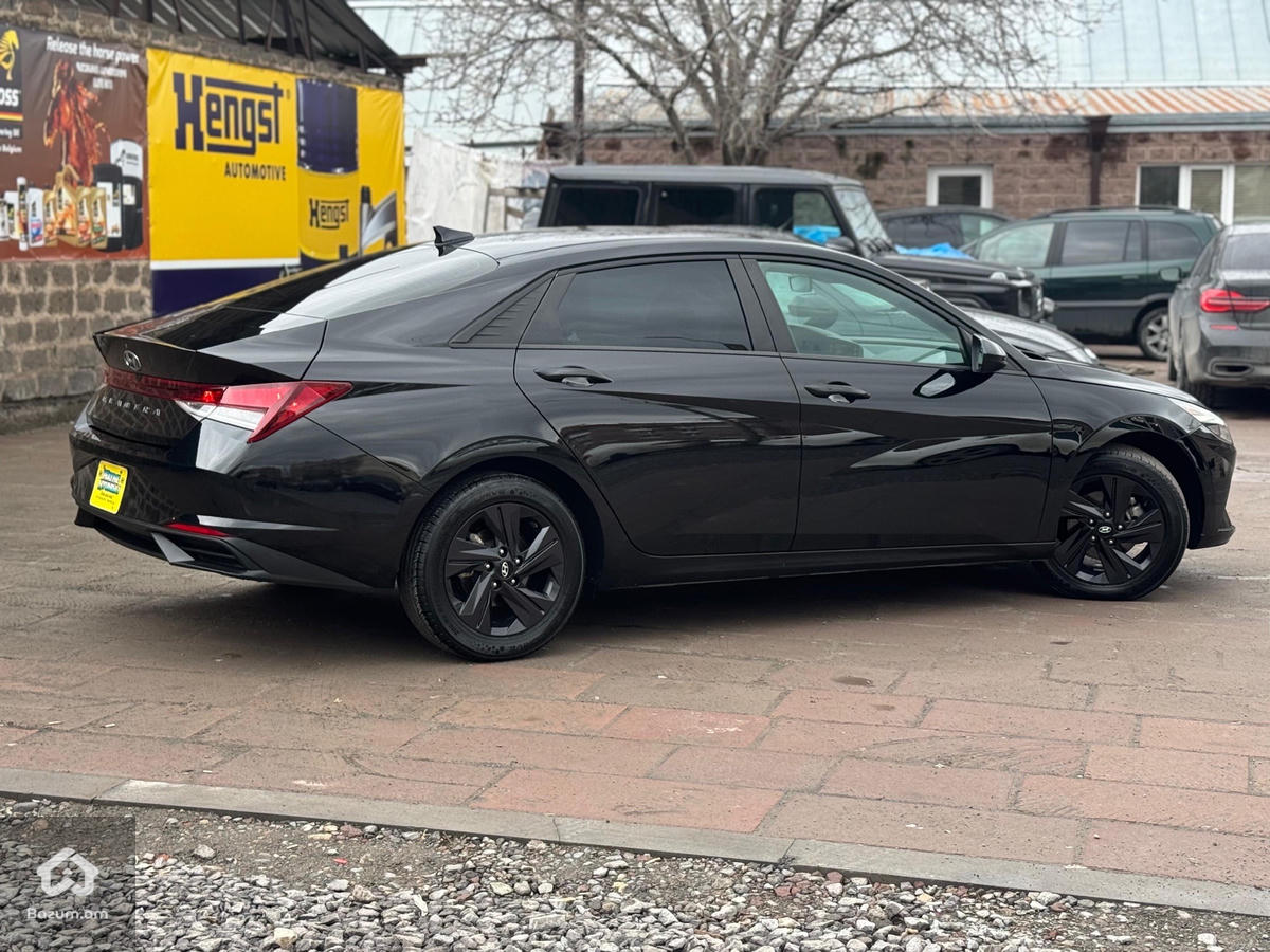 Hyundai Elantra - image 7