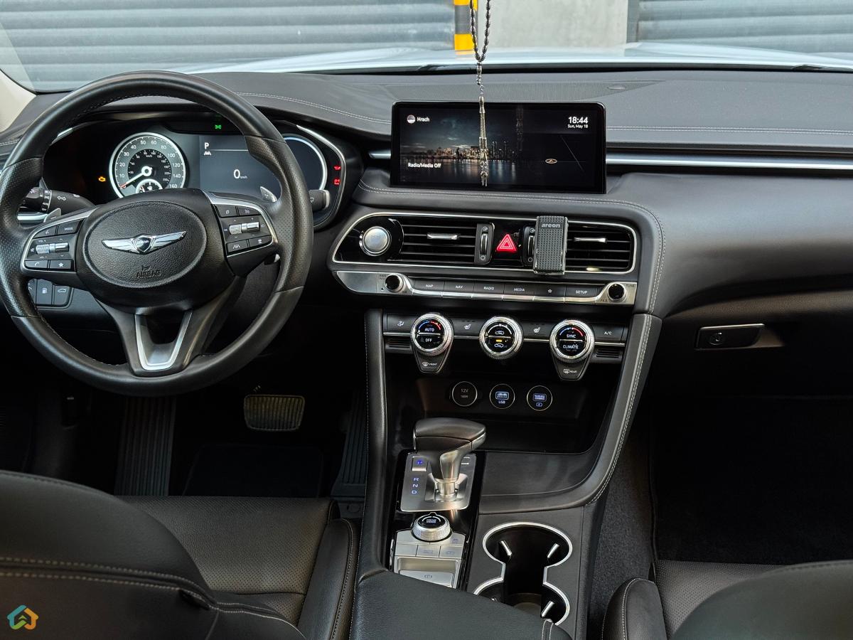 genesis g70 - image 7