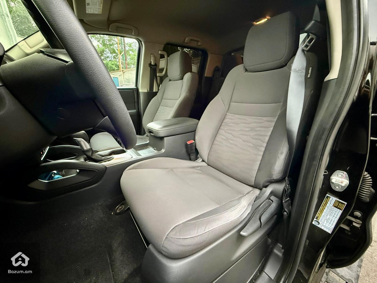 Nissan Frontier - image 7