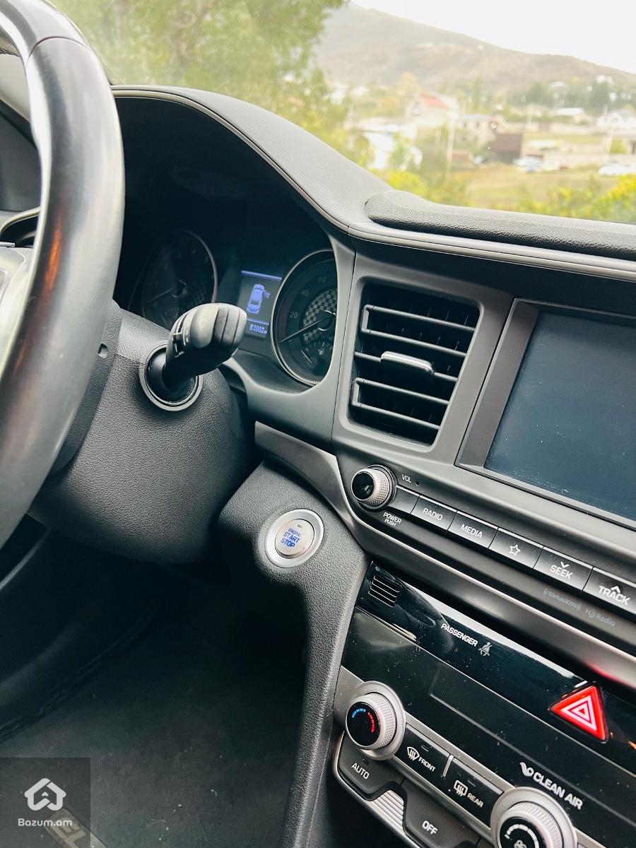 Hyundai Elantra Value Edition 2.0 - image 10