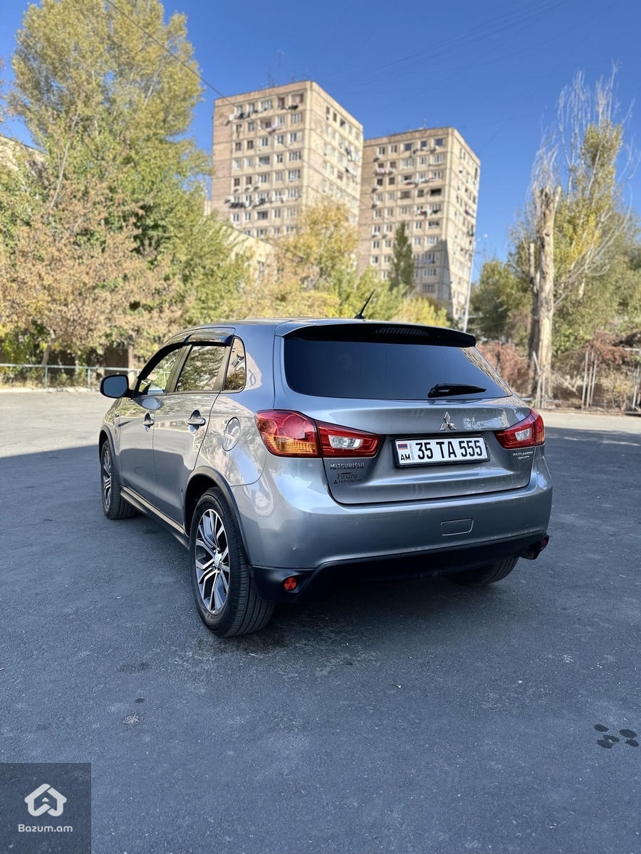 Mitshubishi outlander sport - image 7