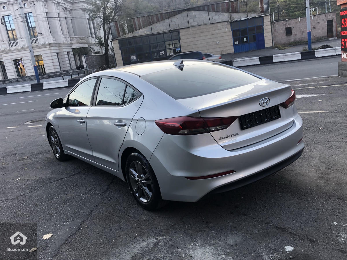 Hyundai Elantra - image 5