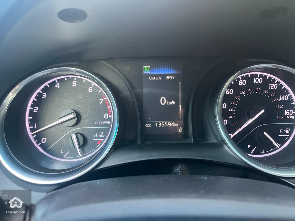Toyota Camry - image 4