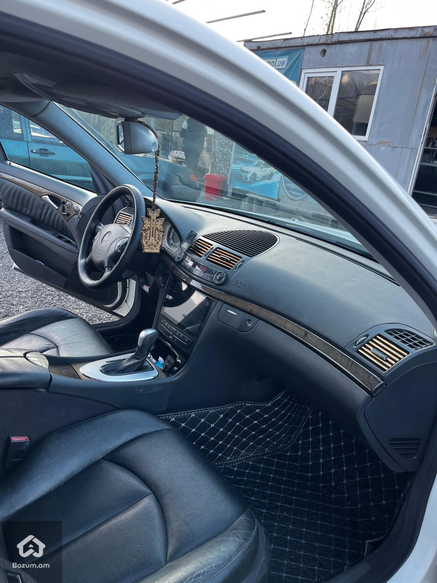 Mercedes Benz w211 - image 5