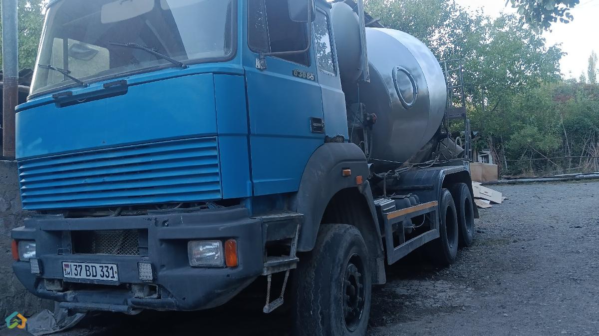 Avtobetonaxarnich Ural mikser