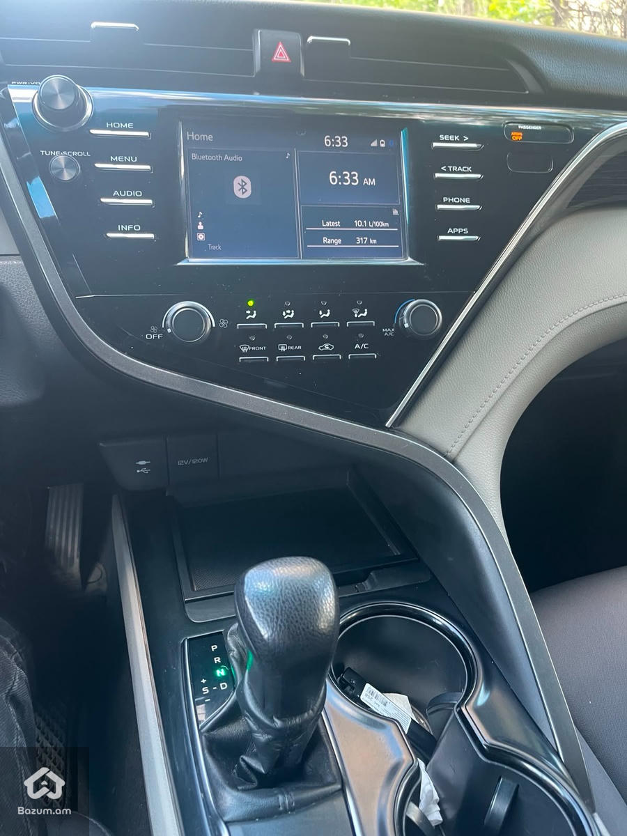 Toyota Camry - image 6